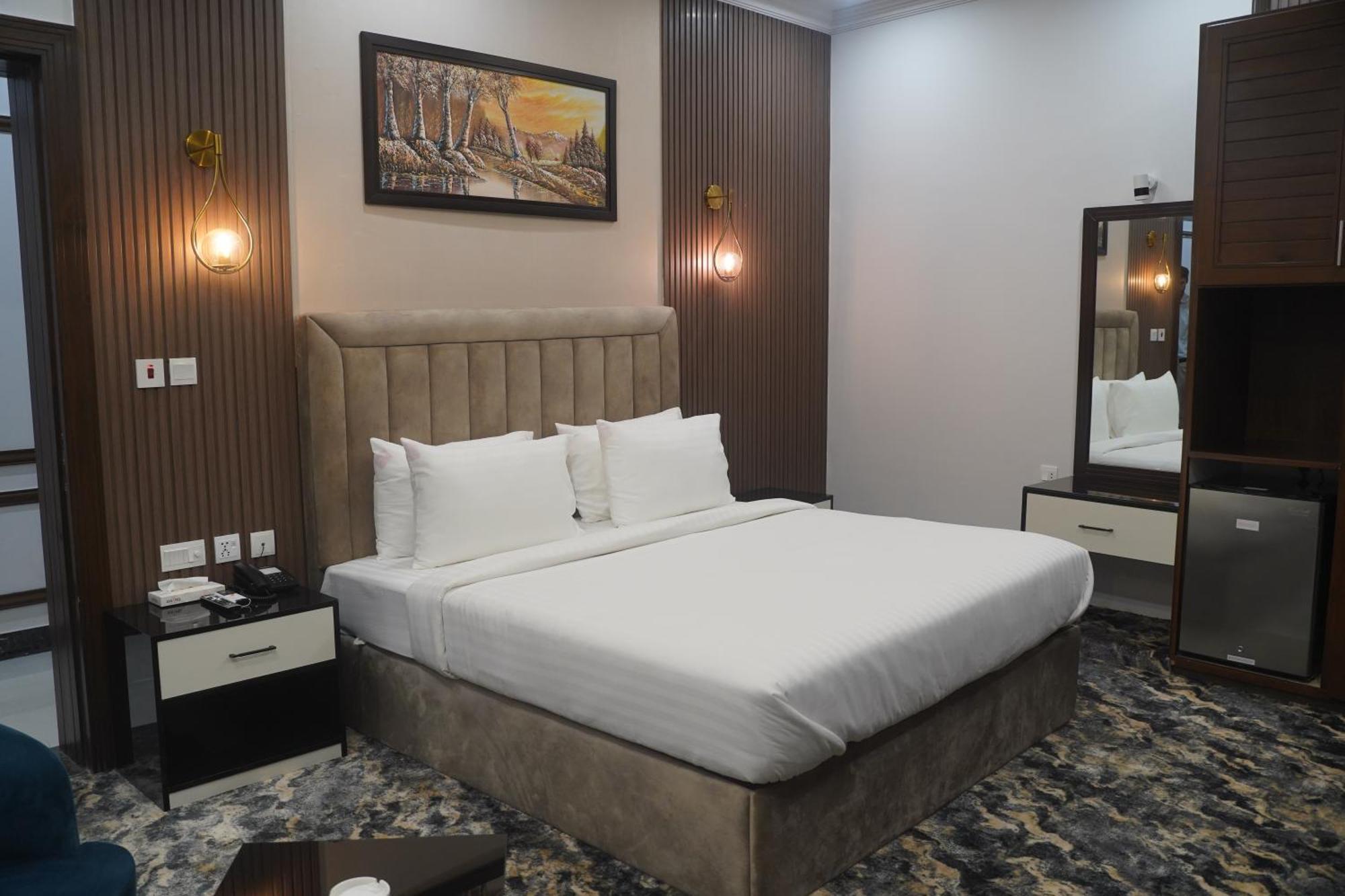 Swarg Hotel Sahiwal Exterior photo