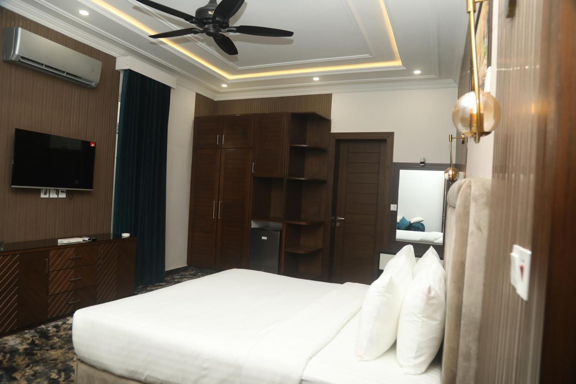 Swarg Hotel Sahiwal Exterior photo