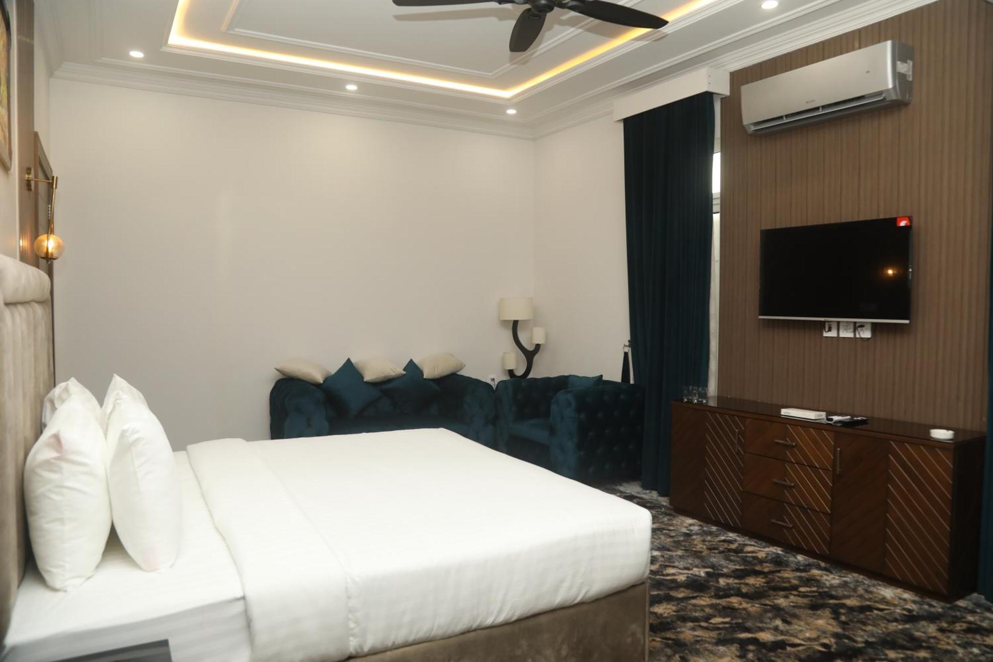 Swarg Hotel Sahiwal Exterior photo