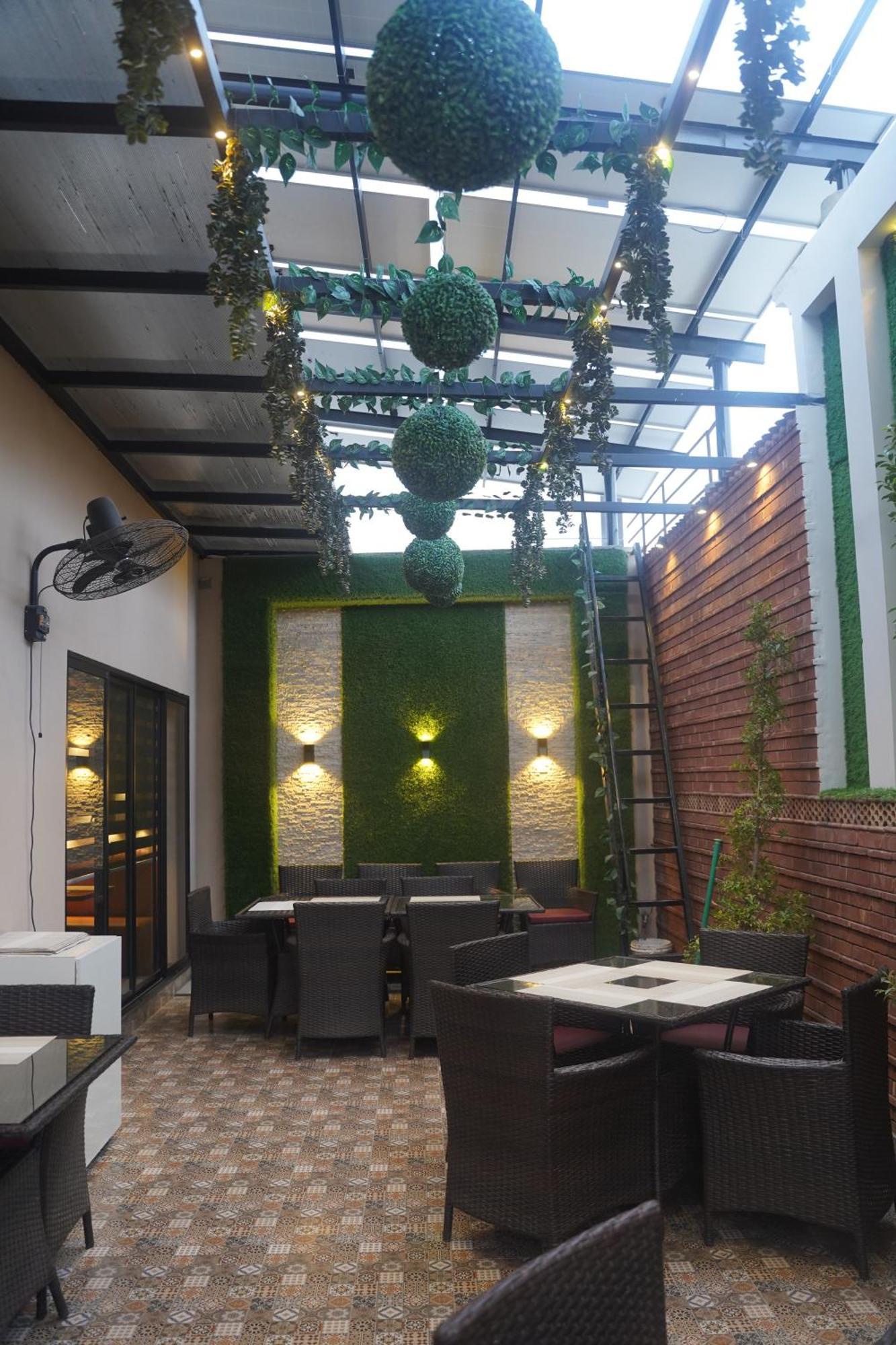 Swarg Hotel Sahiwal Exterior photo