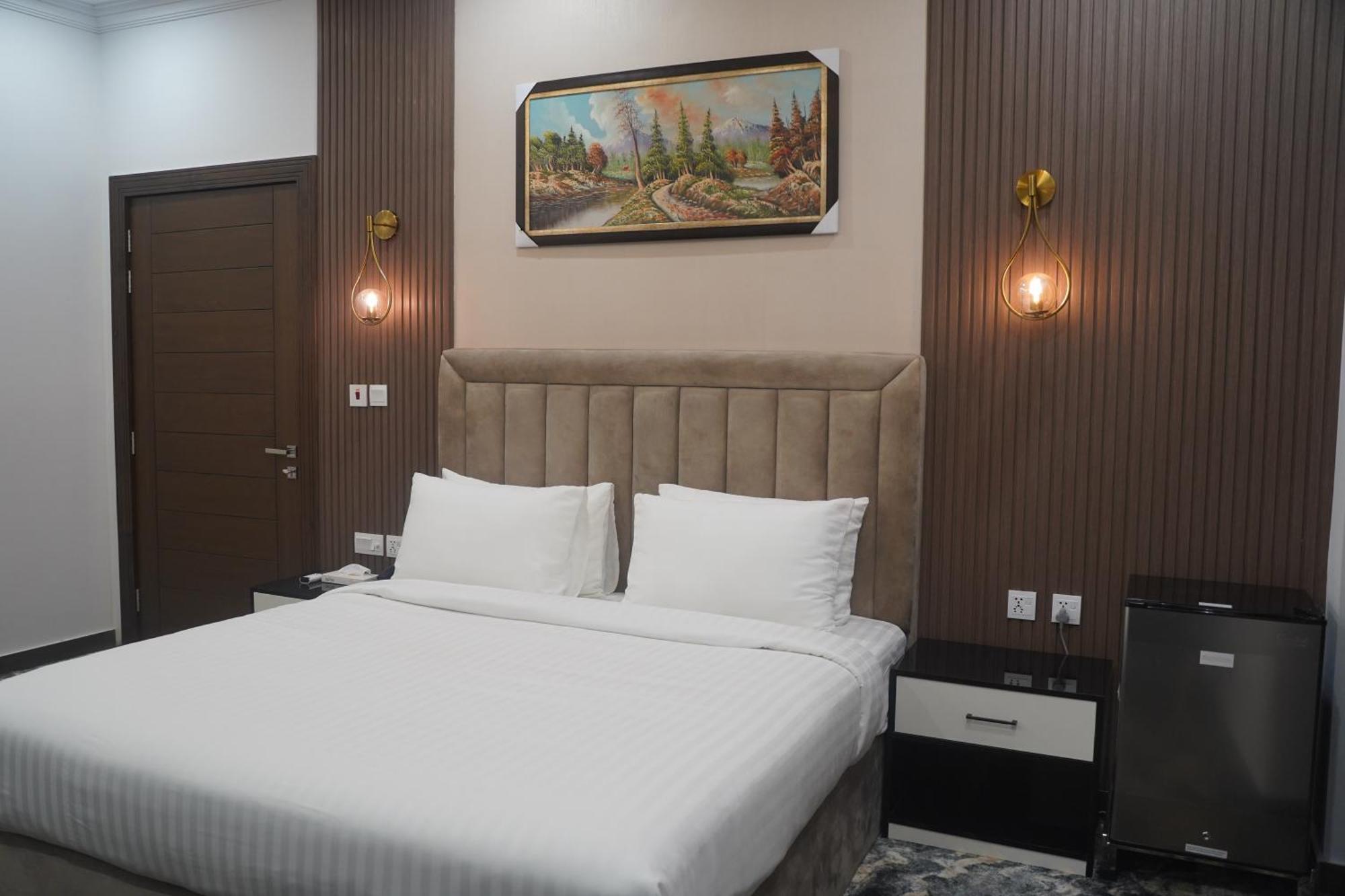 Swarg Hotel Sahiwal Exterior photo