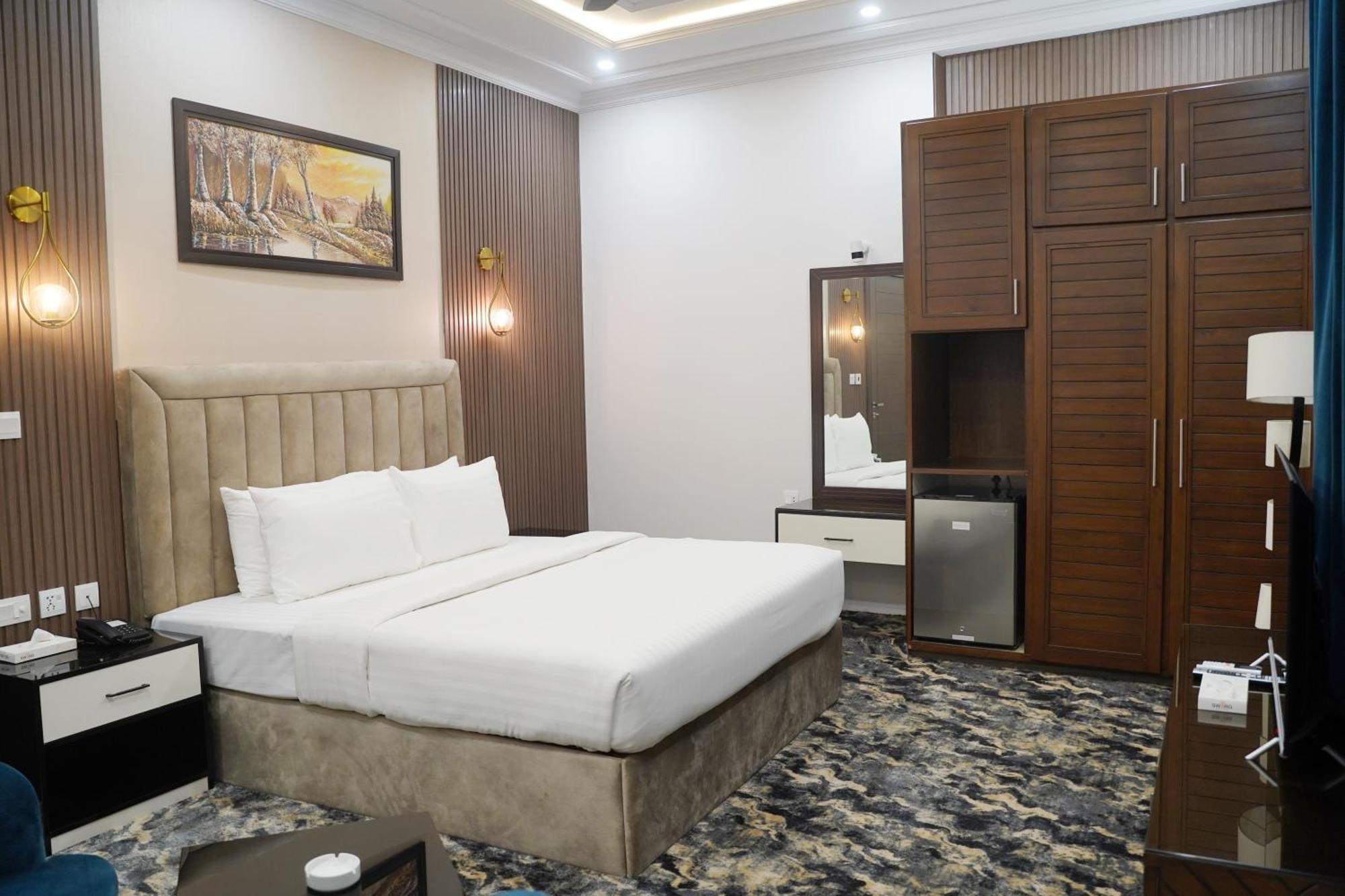 Swarg Hotel Sahiwal Exterior photo